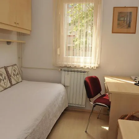 Retro 2Br Apartment Iva Tour As With Balcony And Ac Near Medical Faculty 1,5Km To Ljubljana Center Ljubljana