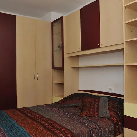 Retro 2Br Apartment Iva Tour As With Balcony And Ac Near Medical Faculty 1,5Km To Ljubljana Center Ljubljana