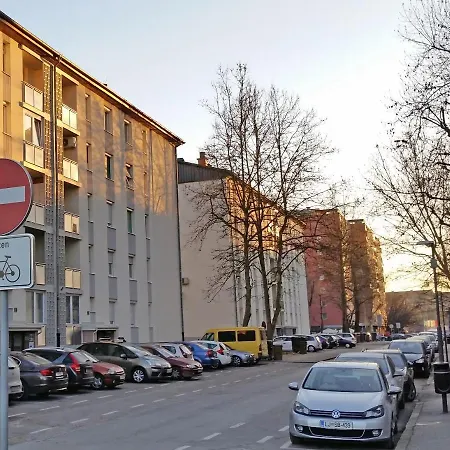 Retro 2Br Apartment Iva Tour As With Balcony And Ac Near Medical Faculty 1,5Km To Ljubljana Center *