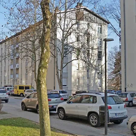 Retro 2Br Apartment Iva Tour As With Balcony And Ac Near Medical Faculty 1,5Km To Ljubljana Center Apartmán Lublaň