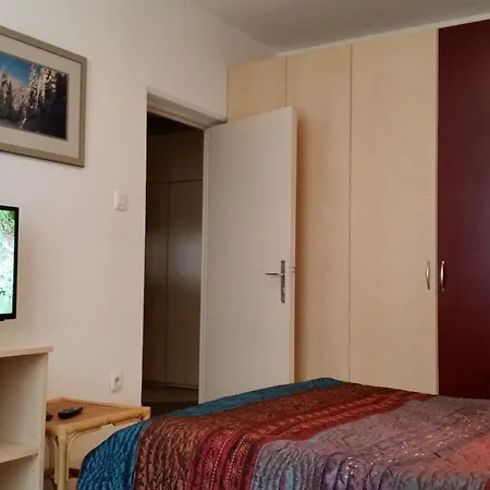 Retro 2Br Apartment Iva Tour As With Balcony And Ac Near Medical Faculty 1,5Km To Ljubljana Center Apartmán Lublaň