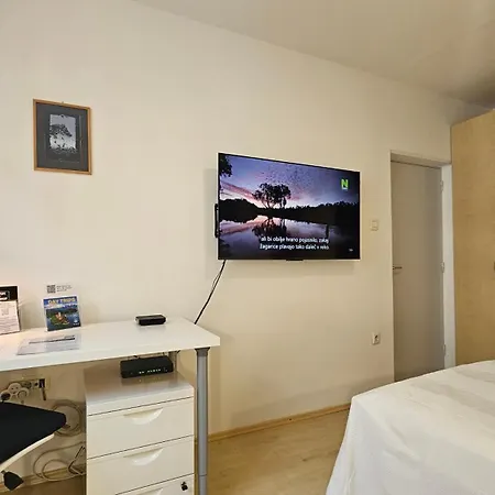 Iva Two-bedroom Tour As With Balcony And Ac, Newly Refreshed For 2026, Near Medical Faculty In Apartmán Lublaň
