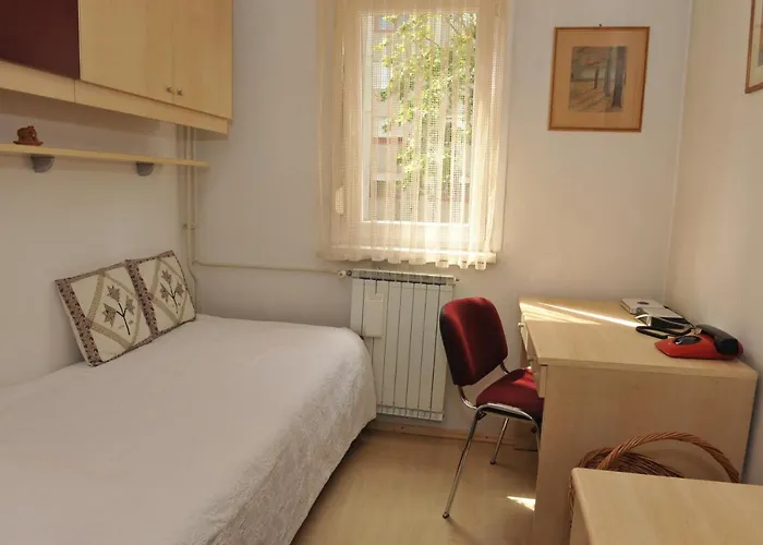 Retro 2Br Apartment Iva Tour As With Balcony And Ac Near Medical Faculty 1,5Km To Ljubljana Center Ljubljana