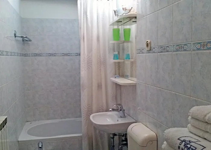 Retro 2Br Apartment Iva Tour As With Balcony And Ac Near Medical Faculty 1,5Km To Ljubljana Center