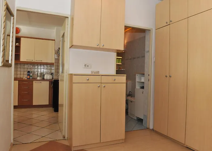 Retro 2Br Apartment Iva Tour As With Balcony And Ac Near Medical Faculty 1,5Km To Ljubljana Center Ljubljana