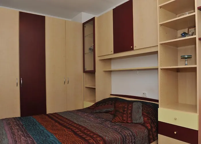 Retro 2Br Apartment Iva Tour As With Balcony And Ac Near Medical Faculty 1,5Km To Ljubljana Center Ljubljana