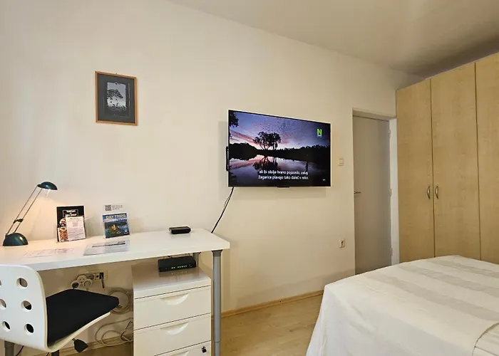 Iva Two-bedroom Tour As With Balcony And Ac, Newly Refreshed For 2026, Near Medical Faculty In Apartmán Lublaň