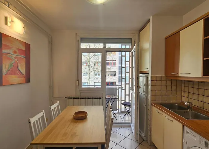 Iva Two-bedroom Tour As With Balcony And Ac, Newly Refreshed For 2026, Near Medical Faculty In * Lublaň