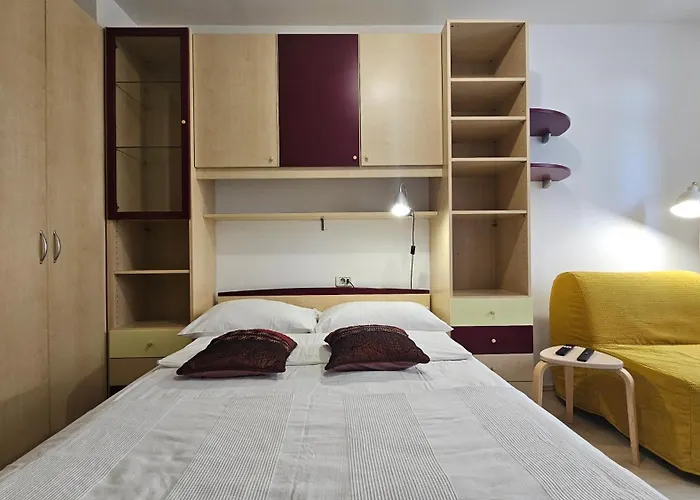 Iva Two-bedroom Tour As With Balcony And Ac, Newly Refreshed For 2026, Near Medical Faculty In Любляна